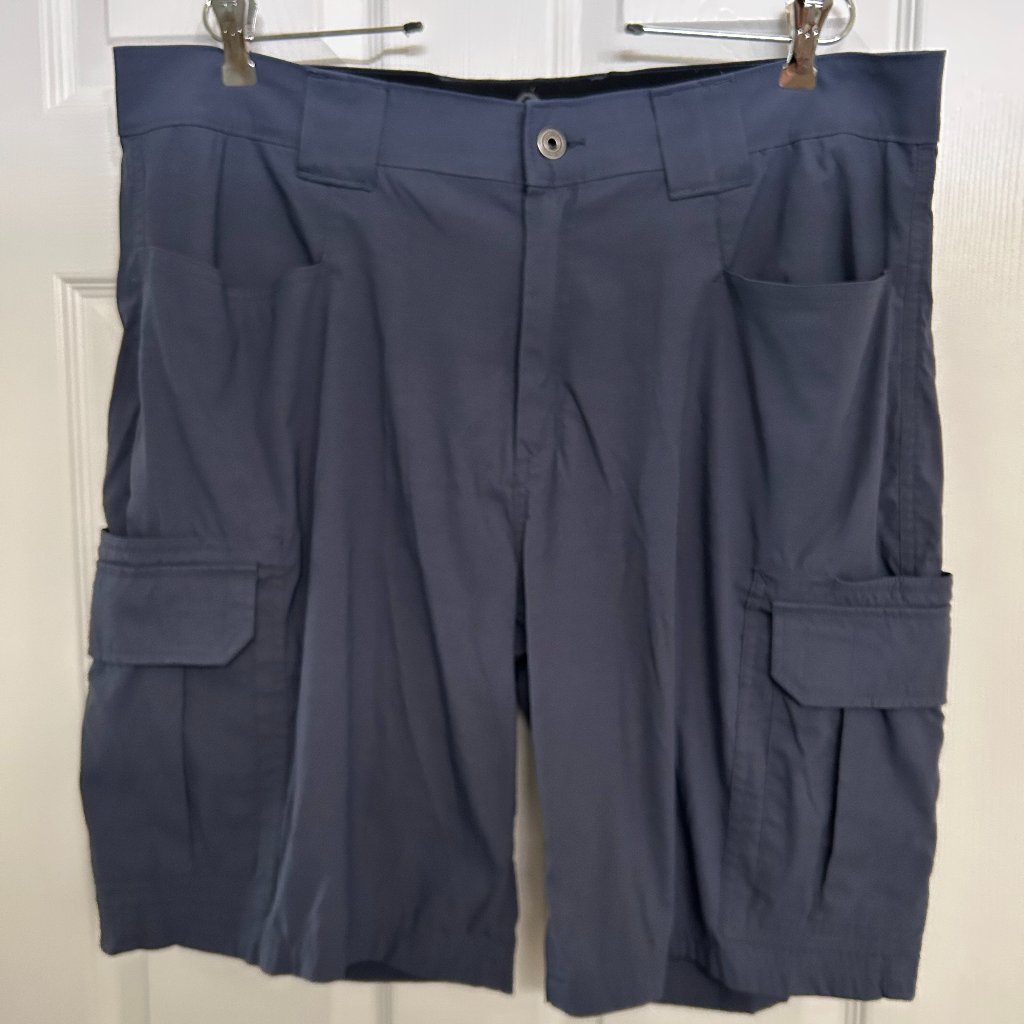 Eddie Bauer Men's Navy Blue Nylon Cargo Shorts (38)
